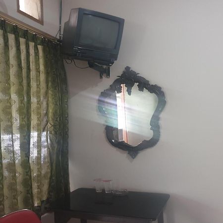 Oyo Life 2090 Ratna Backpacker Syariah Hotel Probolinggo Ngoại thất bức ảnh