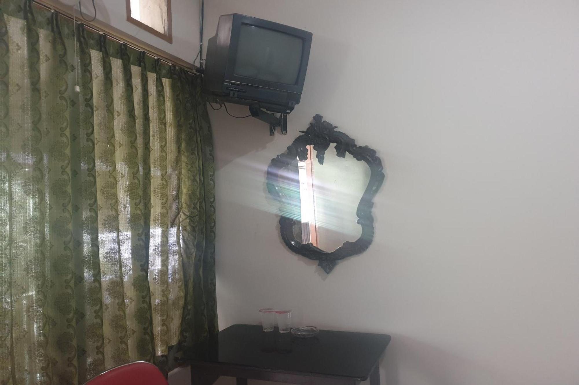 Oyo Life 2090 Ratna Backpacker Syariah Hotel Probolinggo Ngoại thất bức ảnh