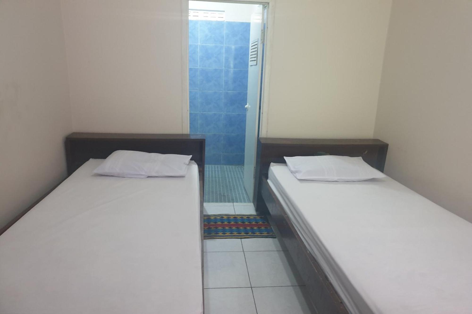 Oyo Life 2090 Ratna Backpacker Syariah Hotel Probolinggo Ngoại thất bức ảnh